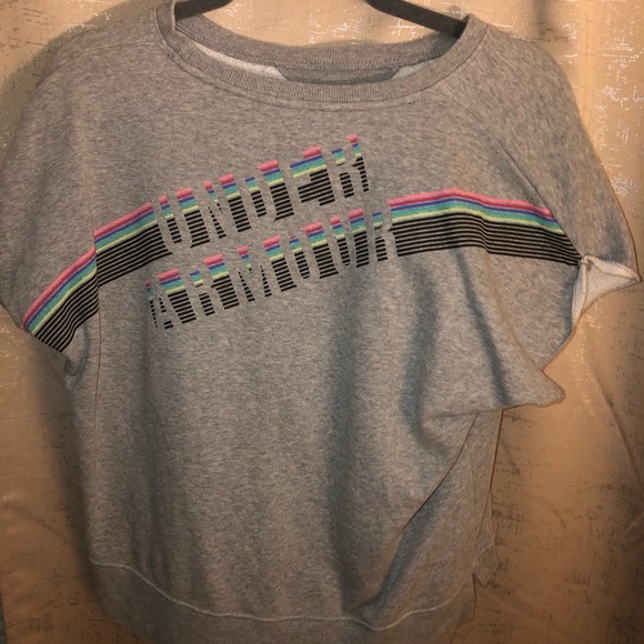 Under Armour Tops - Under Armour T-